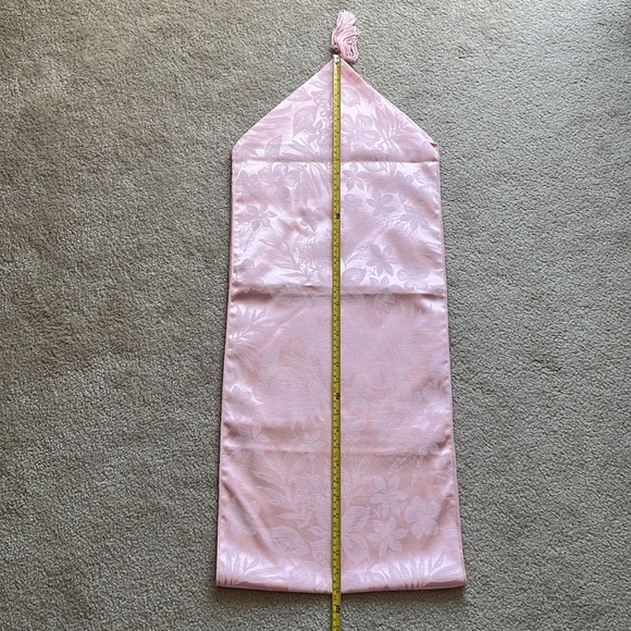 Vintage Light Pink Damask Floral Table Runner - Picture 6 of 8